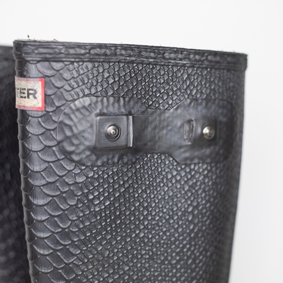 Hunter Gray Snakeskin Tall Rain Boots Size 5 – Flaws - Picture 5 of 11